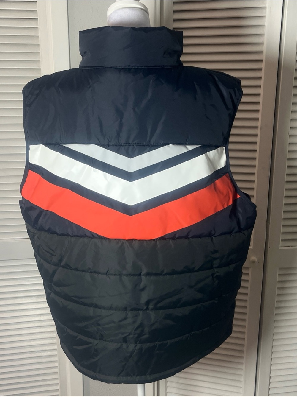 New Era Houston Astros black sleeveless puffer jacket with chevron emblem sz XL - Picture 7 of 10